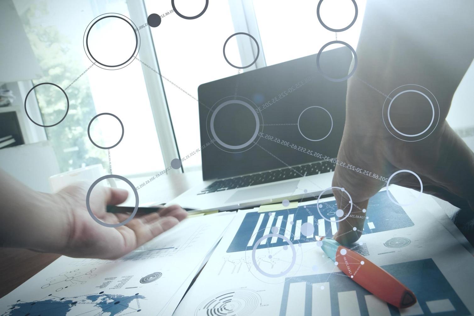 Modern web tasarım çalışma alanı ve dijital proje geliştirme süreci